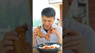 mukbang | Watch how I eat chicken feet | funny mukbang | funny video | fatsongsong and thinermao