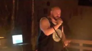 Sully performing "Mynd Phuk" at the Swarm 5