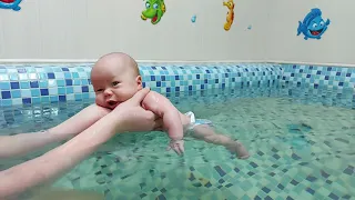 23.03.21 Грудничковое плавание  Newborn boy 1,5 month old is in a swiming pool for the first time.