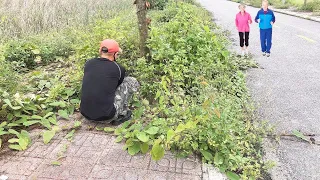 My neighbor is the crazy guy who cleans the sidewalk ASMR