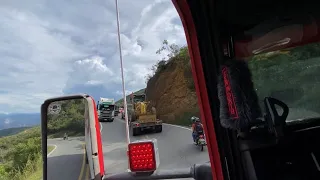 Casi se chocan 🥶 Subiendo el cañón del Chicamocha 🚛 carretera de mucho cuidado 🇨🇴