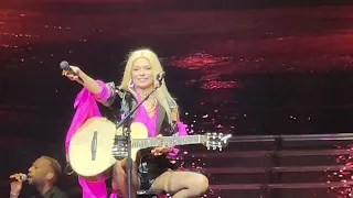 Shania Twain is performing Still the one.  Seattle, WA 4/29/23