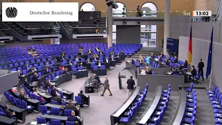 Bundestag - Kramp-Karren­bauer: Deutsch­land muss zu seinen Zusagen stehen