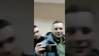 Енот  которого украла раша, чуть не откусил палец Сосальдо 😂