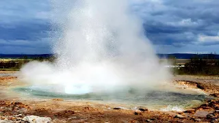 Mores Film 2023-06-02 The Great Geyser ICELAND🇮🇸🥰erupts💧almost every 5 minutes