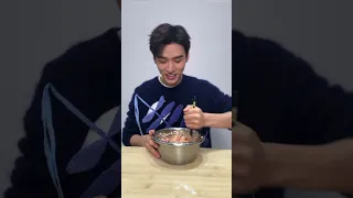 Gong Jun making dumplings at live stream! 龚俊直播包饺子！#gongjun #龚俊
