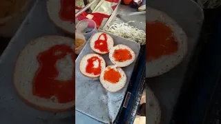 Burger 🍔 only 15 ₹ 😋 hardworking boy selling Burger 😱 #shorts  #indianstreetfood #foodiesaao