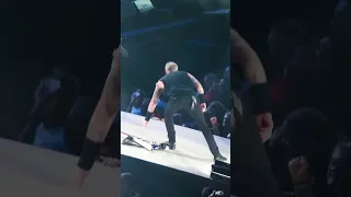 JAMES HETFIELD STOPS TO GIVE HIS WRISTBAND TO YOUNG FAN LIVE #METALLICA #shorts