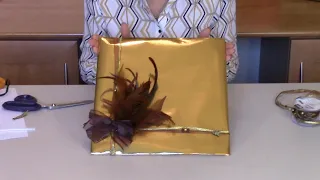 How to wrap a flat present