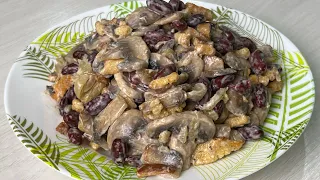 Delicious salad with mushrooms