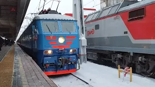 ЧС6-019 с поездом 001А "Красная стрела" на Ленинградском вокзале в Москве