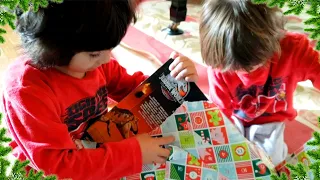 DANI y EVAN abriendo sus REGALOS de 🎄NAVIDAD 2018 🎄PAPA NOEL les deja una CARTA 😱