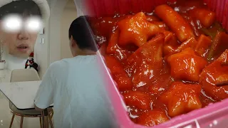 긔여운 스텔라떡볶이.. Cute Stella tteokbokki.. Cinema Mukbang by DoNam