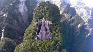 Feel the thrill! Watch wingsuit flying championship in central China