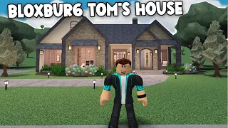 BUILDING BLOXBURG TOM'S HOUSE... WAVES AT IT