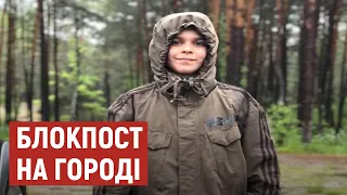 До школяра з Волині, який облаштував блокпост на городі, завітали військові