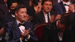 Messi recebe prêmio de melhor jogador do mundo de 2021