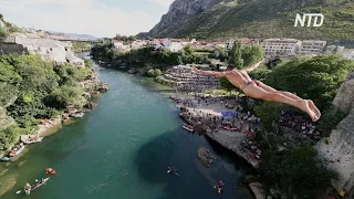 Прыжок в ледяную воду: как ныряльщики соревновались в Мостаре