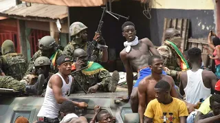 Coup d'État en Guinée : le chef putschiste Mamady Doumbouya promet un gouvernement "d'union"