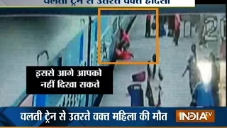 Woman Dies While Deboarding from a Running Train in Mumbai, Video Goes Viral