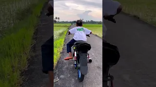 Bocil NYETING di sawah hampir nyungsep