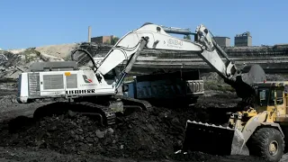 Liebherr 984 Excavator Loading Coal On Trucks - Kivos Ate