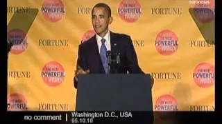 The presidential seal falls during President Obama's speech‎