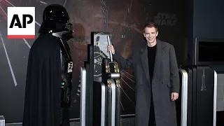 Hayden Christensen kicks off Star Wars-themed ‘takeover’ at Empire State Building