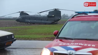 Voorzorgslanding Chinook op drassig weiland in Lith