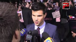 Taylor Lautner quick interview at the Twilight Breaking Dawn Part 1 Premiere