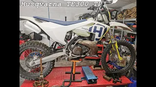 Husqvarna TE300 TPI, wymiana tłoka, pompy oleju, kilka usprawnień.