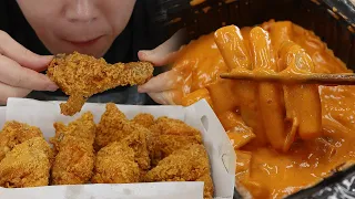 로제떡볶이는 신전?배떡? 2M..?! Crispy chicken and rose tteokbokki.. Cinema Mukbang by DoNam