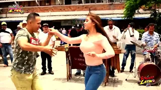 CHICA SEXY BAILANDO CUMBIA SAMPUESANA CON MARIMBA