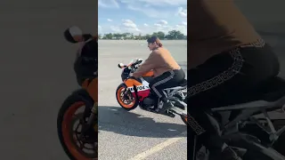 CBR1000 repsol edition 🤯🧡 listen to that exhaust 🙌🏻