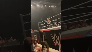 WWE - Este Niño Fan Copia Su Rugido A roman Reigns