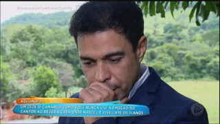 Zezé Di Camargo se emociona ao rever a casa onde nasceu