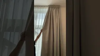 How to use the living room curtains