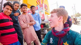 Friendly Pakistanis in Karachi give me free meal 🇵🇰