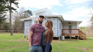 Couple Builds SHIPPING CONTAINER HOME In 3 Minutes