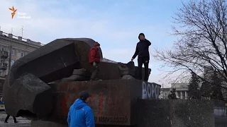 «Гудбай Петровський». Дніпропетровськ попрощався з останнім пам’ятником радянської доби