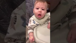 7 month old eats omelette strip - baby led weaning