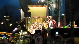 LMFAO - Sexy and I know it + Party rock anthem (Redfoo iPad remix) (live)