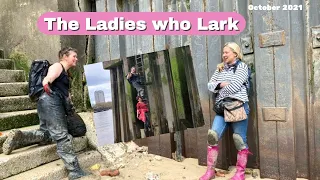 Mudlarking the River Thames & a meet up with the lovely "Ladies who Lark"!