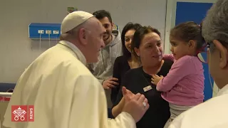 Papst besucht Kinderklinik in Palidoro