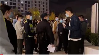 大學生：舉一張白紙都會被判定有罪的國家，你把老百姓逼到啥份上了！#白紙革命 #烏魯木齊  #北京封城