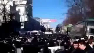 Революция Захвачены грузовики с беркутом Майдан 18 02 2014  Ukraine  Kiev  Maidan
