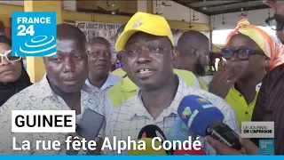 En Guinée, la rue fête l'ancien président Alpha Condé • FRANCE 24