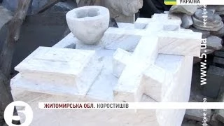 Каменярі виготовляють надгробки героям Небесної сотні