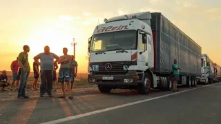 Пункт пропуска на границе с Беларусью возобновил работу, в очереди стоят сотни авто.