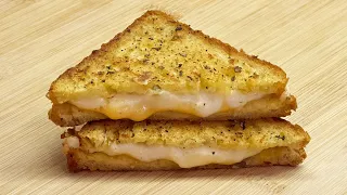 Нежные сырные тосты с чесночным маслом на сковороде